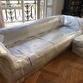 canapé emballé pour déménagement